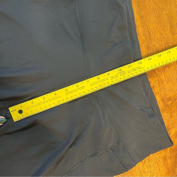 Old Navy Black Bike Shorts - Picture 4 of 6